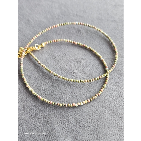 Naszyjnik z kamieni unakit